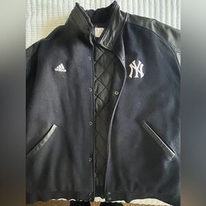 YANKEES VARSITY JACKET • adidas brand